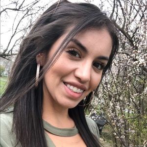 Meet your Posher, Daniela